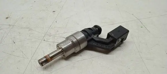 Audi A3 S3 8P Fuel injector 03C906036A