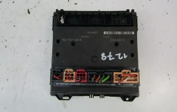 Volkswagen Polo Central body control module 6Q1937049B