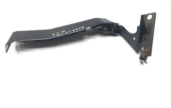 Audi A4 S4 B8 8K Fender mounting bracket 8K0821136B