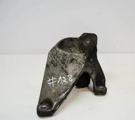 Audi A6 S6 C6 4F Engine mounting bracket 4F0199307N