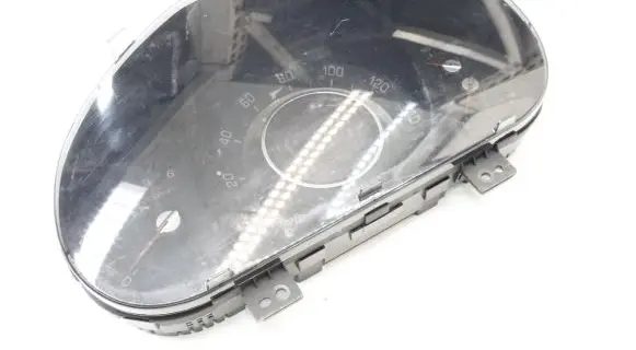 KIA Sportage Speedometer (instrument cluster) 940113U696