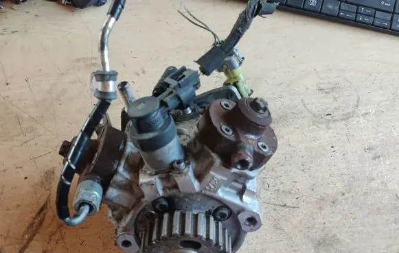 Land Rover Discovery 4 - LR4 Fuel injection high pressure pump 0445010629 AH2Q9B395AD