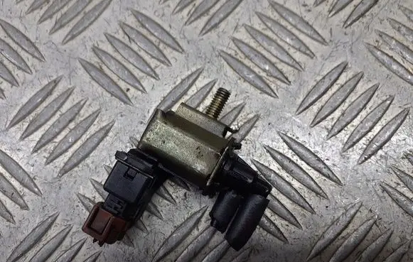 Mitsubishi Carisma Valve vacuum K5T48277
