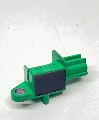 Volkswagen Touran I Airbag deployment crash/impact sensor 5M0909606A 5WK43658