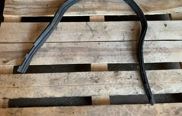 Mercedes-Benz S W220 Engine compartment rubber 