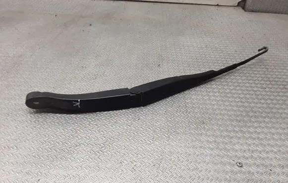 Front wiper blade arm