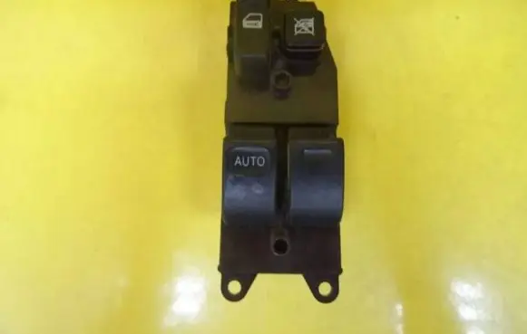 Toyota Yaris Electric window control switch 0113N22