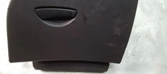Glove box
