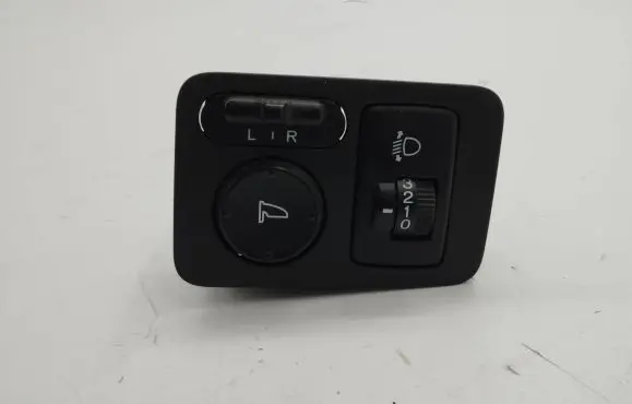 Honda CR-V Wing mirror switch M37548