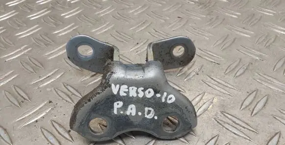Toyota Verso Front door lower hinge 