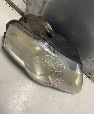 Volkswagen PASSAT B6 Headlight/headlamp