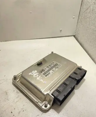 Volkswagen PASSAT B5.5 Engine control unit/module 038906019KD 0281011205 1039S01966