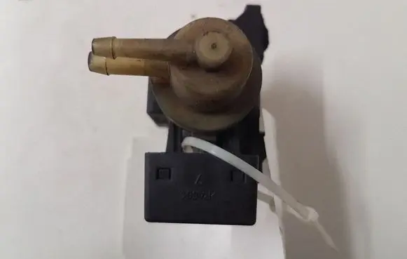 Opel Zafira B Turbo solenoid valve 55563534 70142001