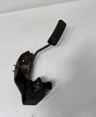 Toyota Avensis T250 Accelerator throttle pedal