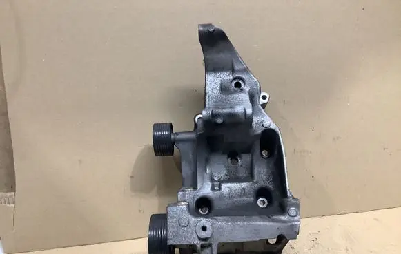 BMW 3 E90 E91 Generator/alternator bracket 7802639