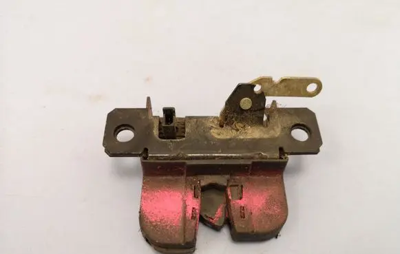 Loading door lock