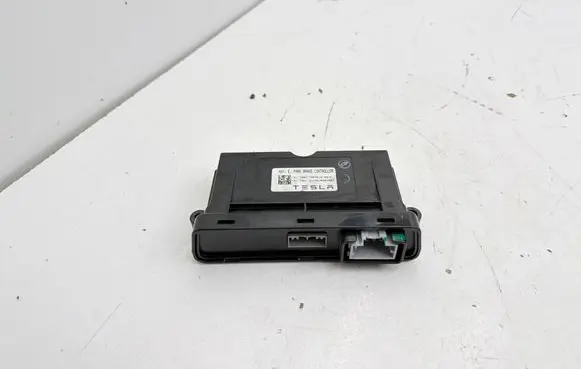 Tesla Model S Hand brake control module 100761800E 2116DJ000150