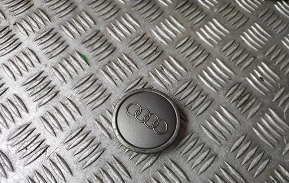 Audi A3 S3 8P Original wheel cap 4B0601170A