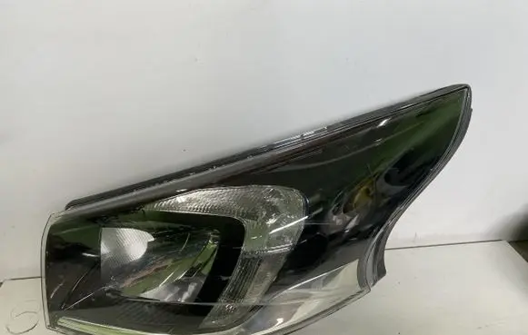 Opel Vivaro Headlight/headlamp