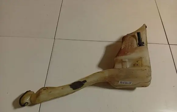 Renault Laguna I Windshield washer fluid reservoir/tank 7701669829