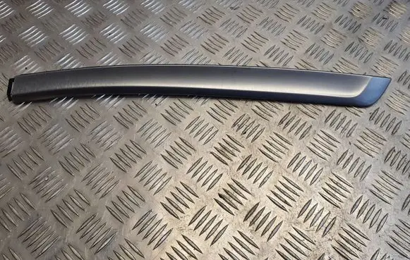 Dashboard glove box trim