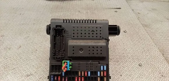 Volvo S60 Fuse module 30728542