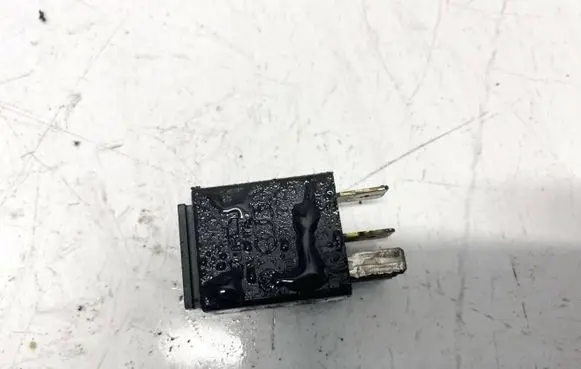 Audi A4 S4 B6 8E 8H Other relay 8z0951253