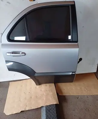 KIA Sorento Rear door
