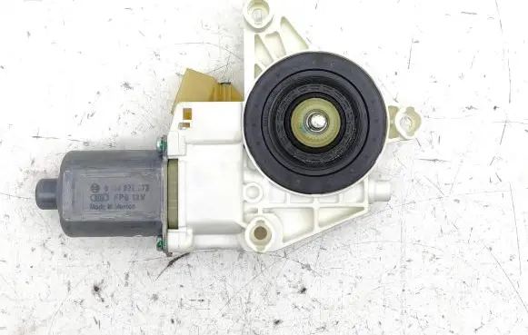 Mercedes-Benz ML W164 Front door window regulator motor A2518200742