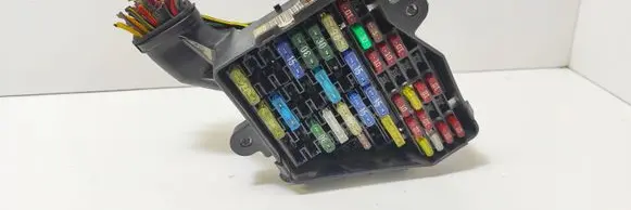 Volkswagen PASSAT B5 Fuse module 8D1941824