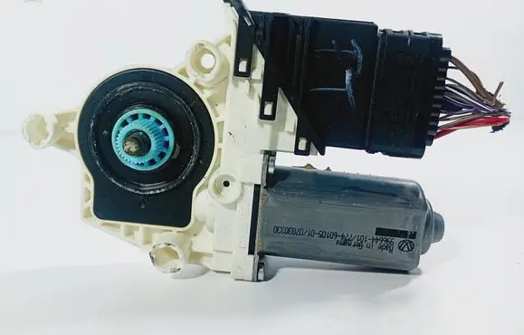 Skoda Octavia Mk2 (1Z) Rear door window regulator motor 17032010 5K0959704A 995933100