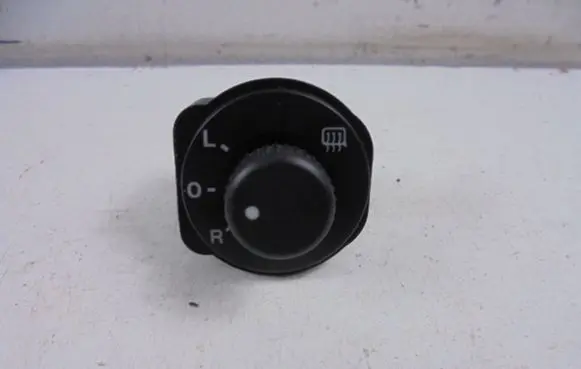 Skoda Octavia Mk2 (1Z) Wing mirror switch