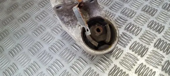 Nissan Maxima Engine mount bracket 1122140U02