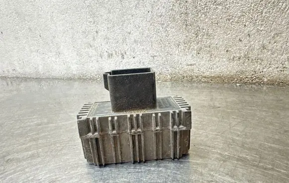 Opel Astra H Glow plug pre-heat relay 90508974 51299001