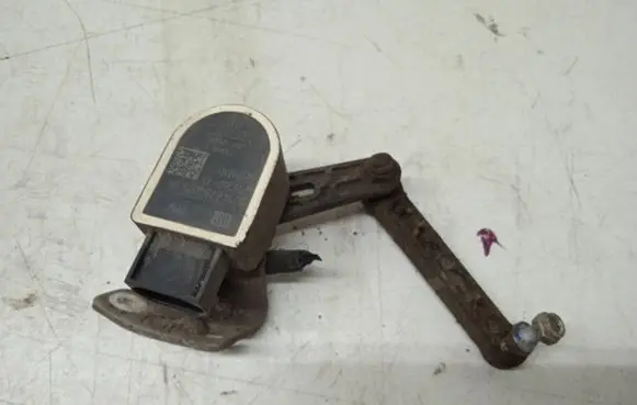 Headlight/headlamp level sensor