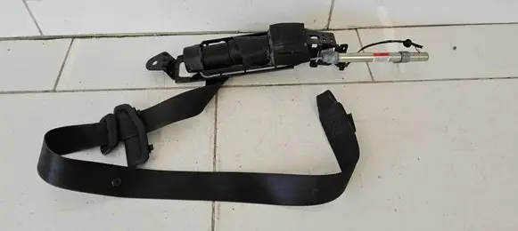 Volvo C30 Front seatbelt 6162494L0B 34177944 1011180148