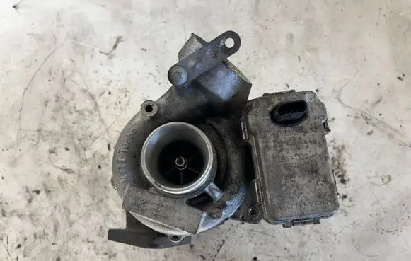 Mercedes-Benz C W204 Turbo A6511530094 10T147 A2C53302708