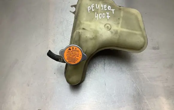 Peugeot 4007 Coolant expansion tank/reservoir
