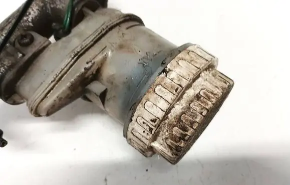Mitsubishi Colt Brake fluid reservoir 