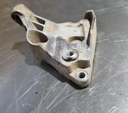 Land Rover Discovery 4 - LR4 Power steering pump mounting bracket 7H22-3C631-BA