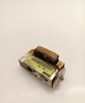Volkswagen Caddy Air conditioning (A/C) expansion valve 1K0820679 F666902ZH