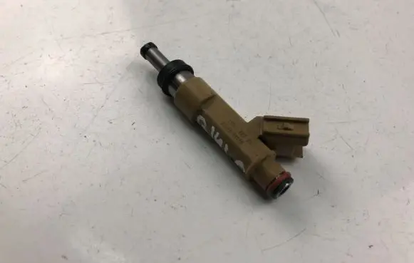 Toyota Auris E180 Fuel injector