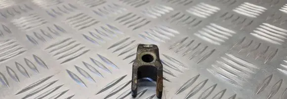 Volkswagen PASSAT B5 Fuel Injector clamp holder 