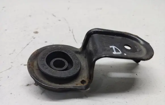 Nissan X-Trail T30 Radiator mount bracket 4M4007N3460 21506