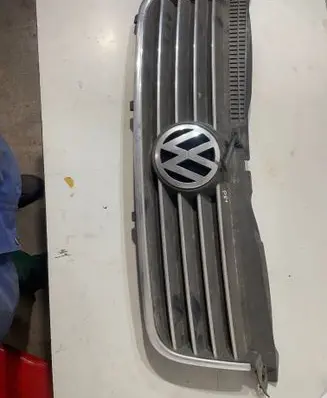 Volkswagen PASSAT B5.5 Front bumper upper radiator grill 3B0853651L 3B0853651K 3B0853651J