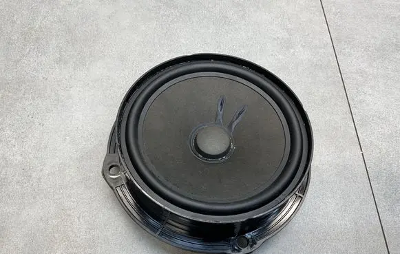 Skoda Octavia Mk3 (5E) Front door speaker 5E0035411C