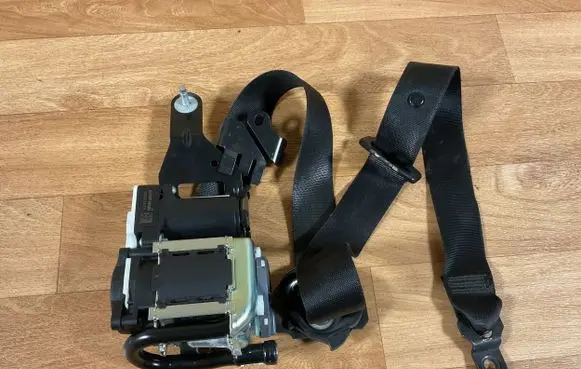 Mercedes-Benz E W212 Front seatbelt 620048000 010L0000