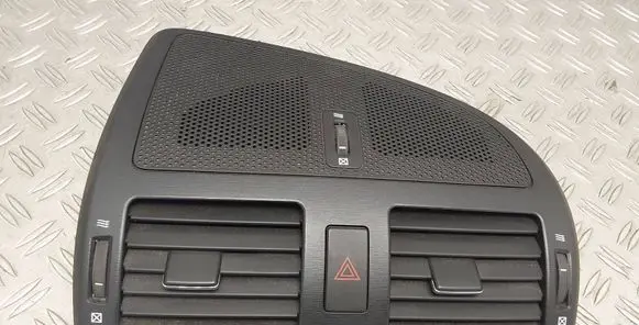 Toyota Avensis T270 Dash center air vent grill 5567005090 5567005110