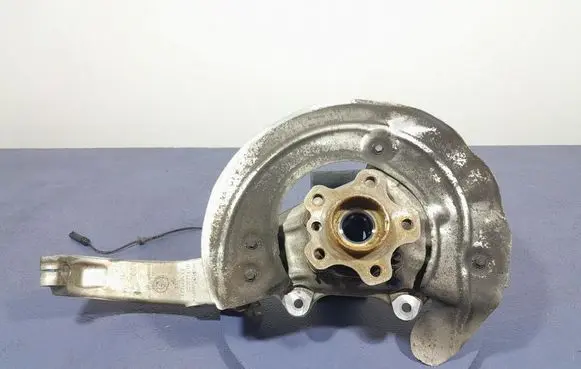 BMW X5 E53 Front wheel hub spindle knuckle 6876656
