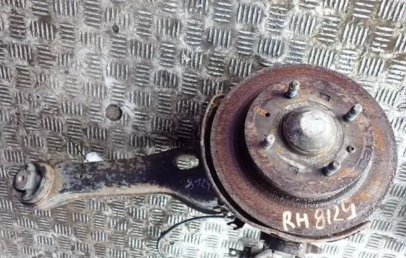 Volvo S40, V40 Rear wheel hub spindle/knuckle